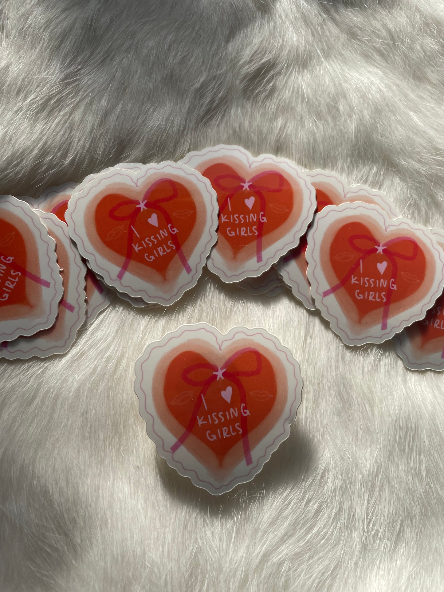 'I ♡ kissing girls' sticker