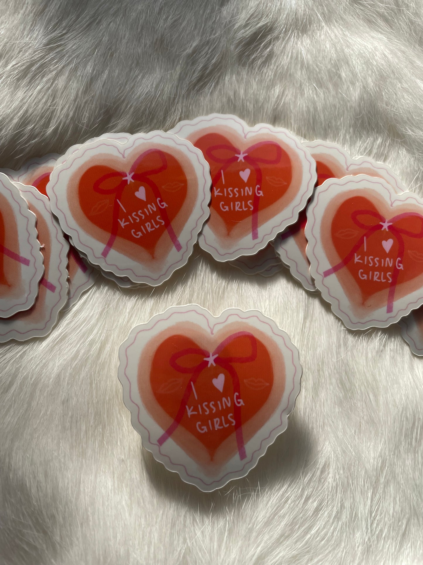 'I ♡ kissing girls' sticker