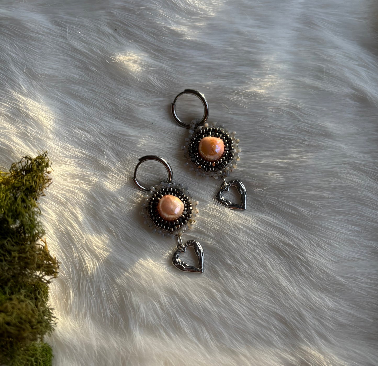 Gray heart & freshwater pearl beaded earrings