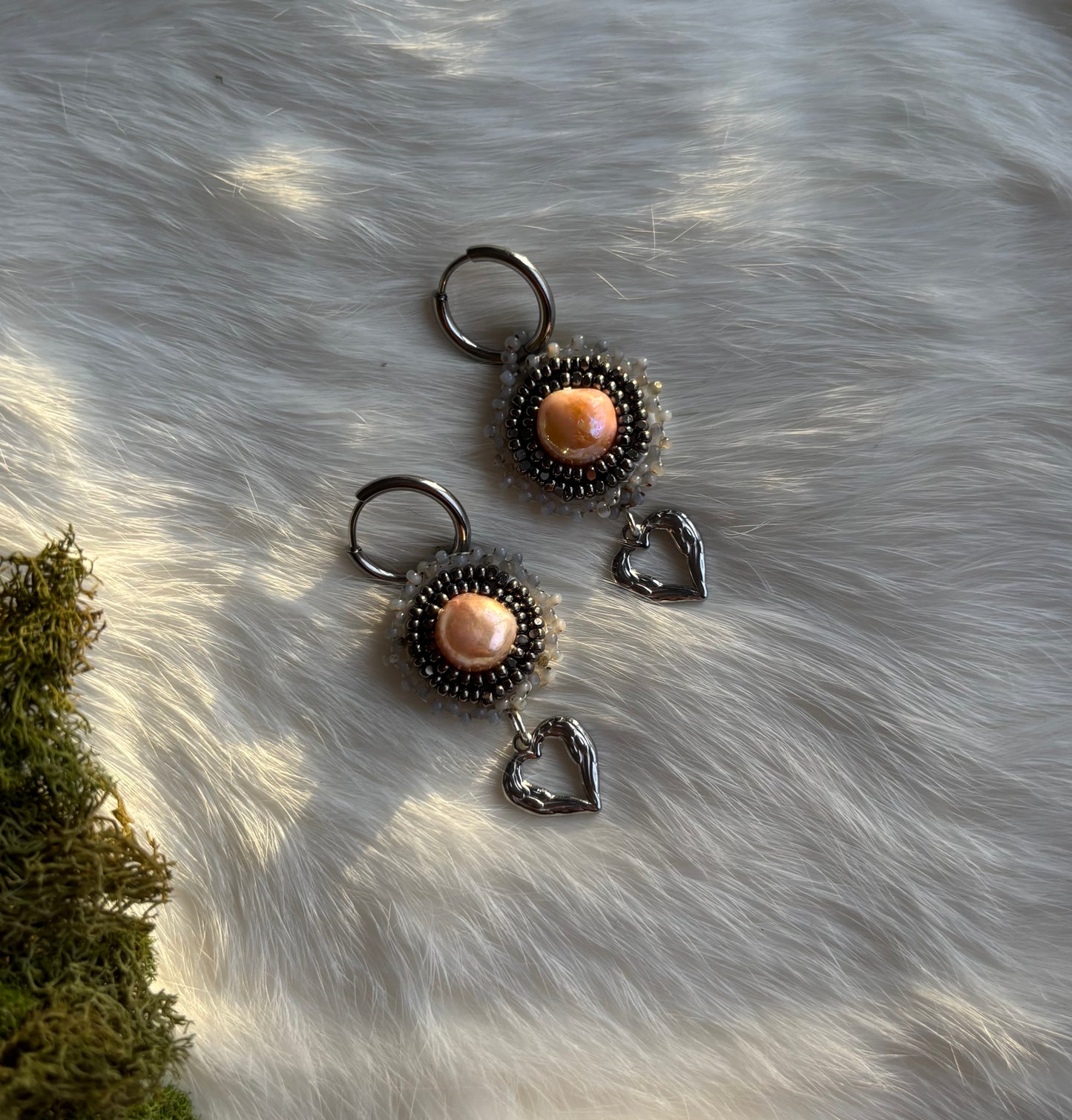 Gray heart & freshwater pearl beaded earrings